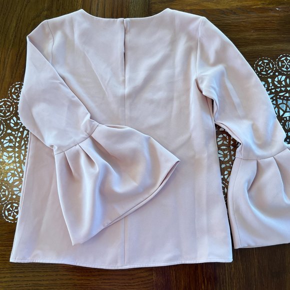 Cute flared sleeve dress blouse - Picture 2 of 3